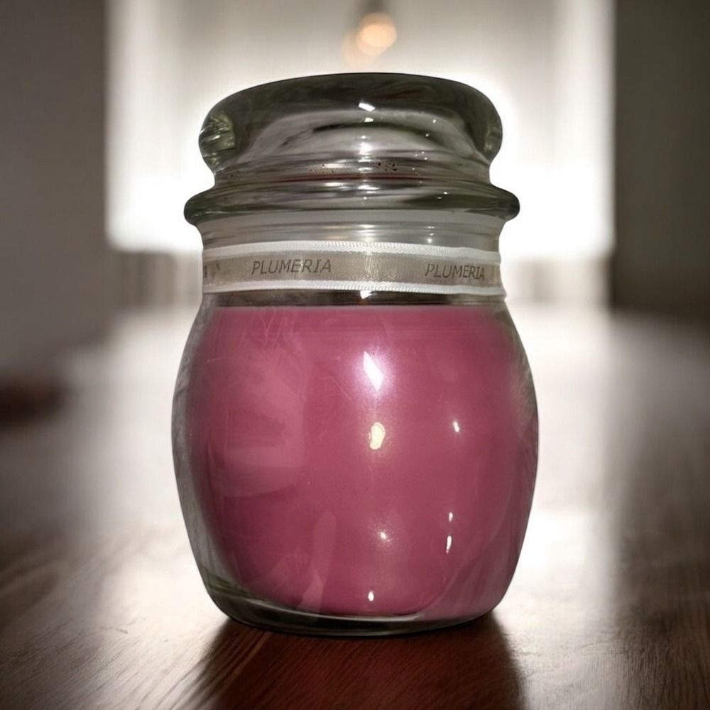 NEW Vintage White Barn Candle Co Plumeria‎ Real Essence 7.5 oz w/ Glass Lid BBW - Picture 1 of 6